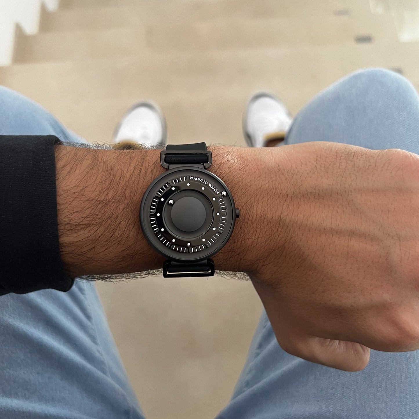 Magneto Watch - Primus Black Silikon Schwarz - Lifestyle