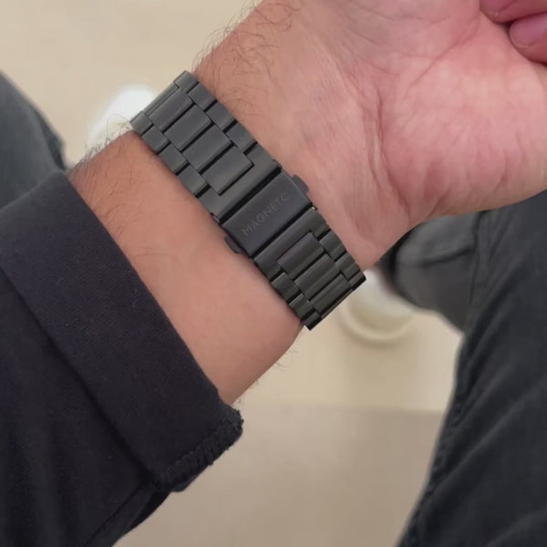 MAGNETO Komet Silver Steel Black Wristwatch – Magneto Watch